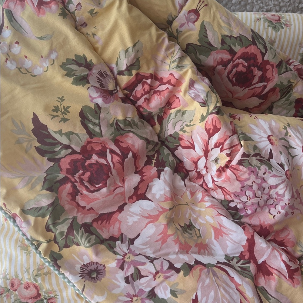 Two Ralph Lauren comforters for Mamoo ⭐️⭐️ - Picture 5 of 9